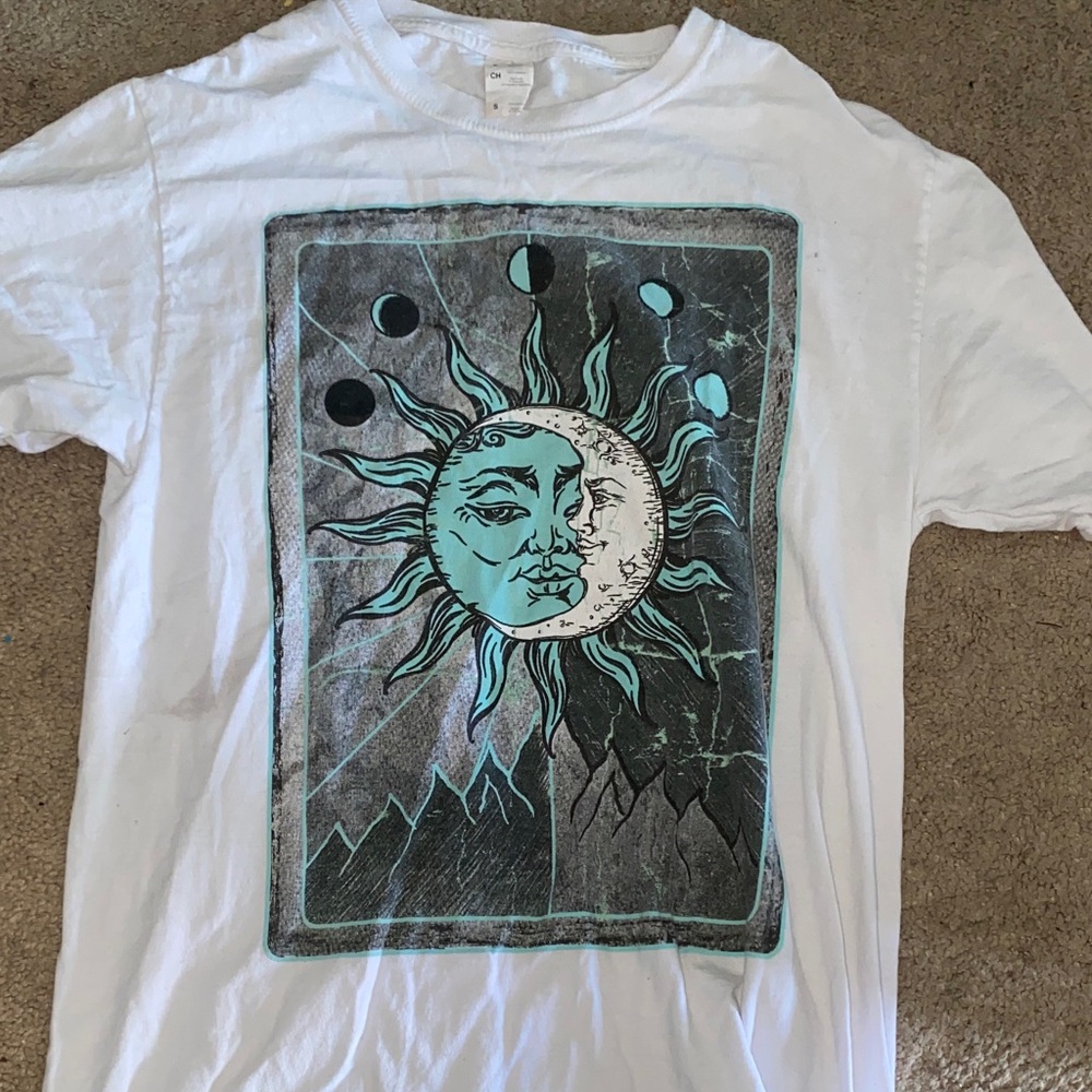 Mutal White Sun and Moon Graphic Tee